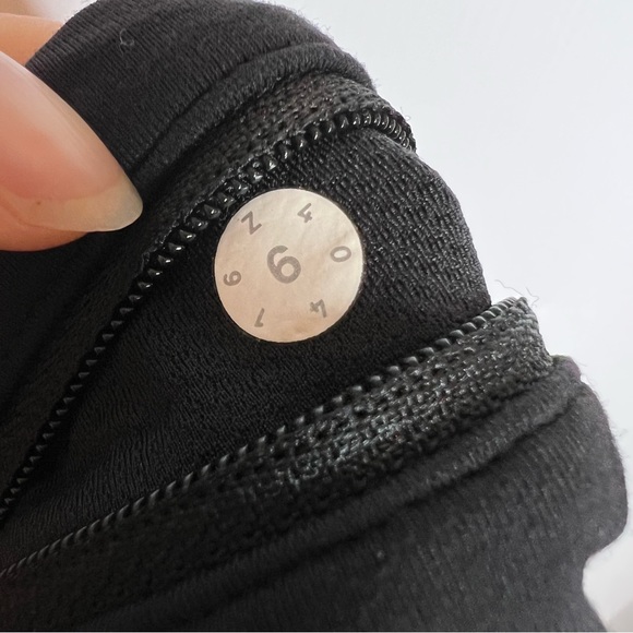 LULULEMON Run Times Short in Iced Wave. Size 6 - Picture 15 of 15